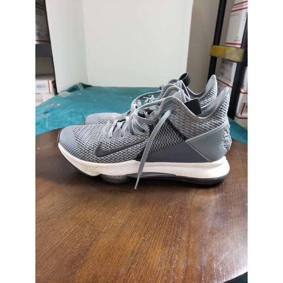Nike Lebron Witness 4 TB Shoes Size 9.5 Mens Gray Basketball Gym CV4004-001 main image 4